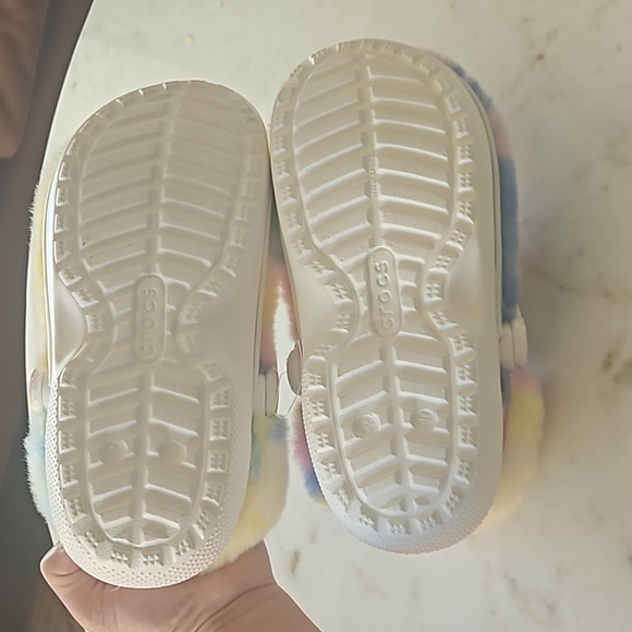 Crocs Tie Dye Classics Fur Sure - Picture 5 of 9